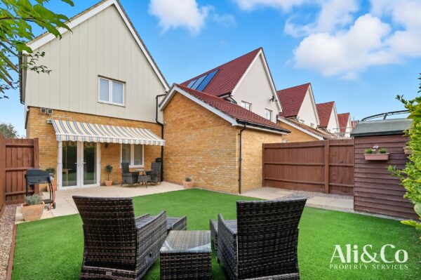 Woodside Close, Grays