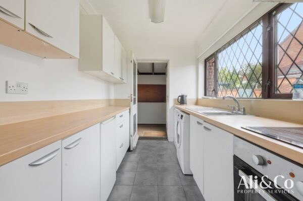 Waverley Gardens, Grays