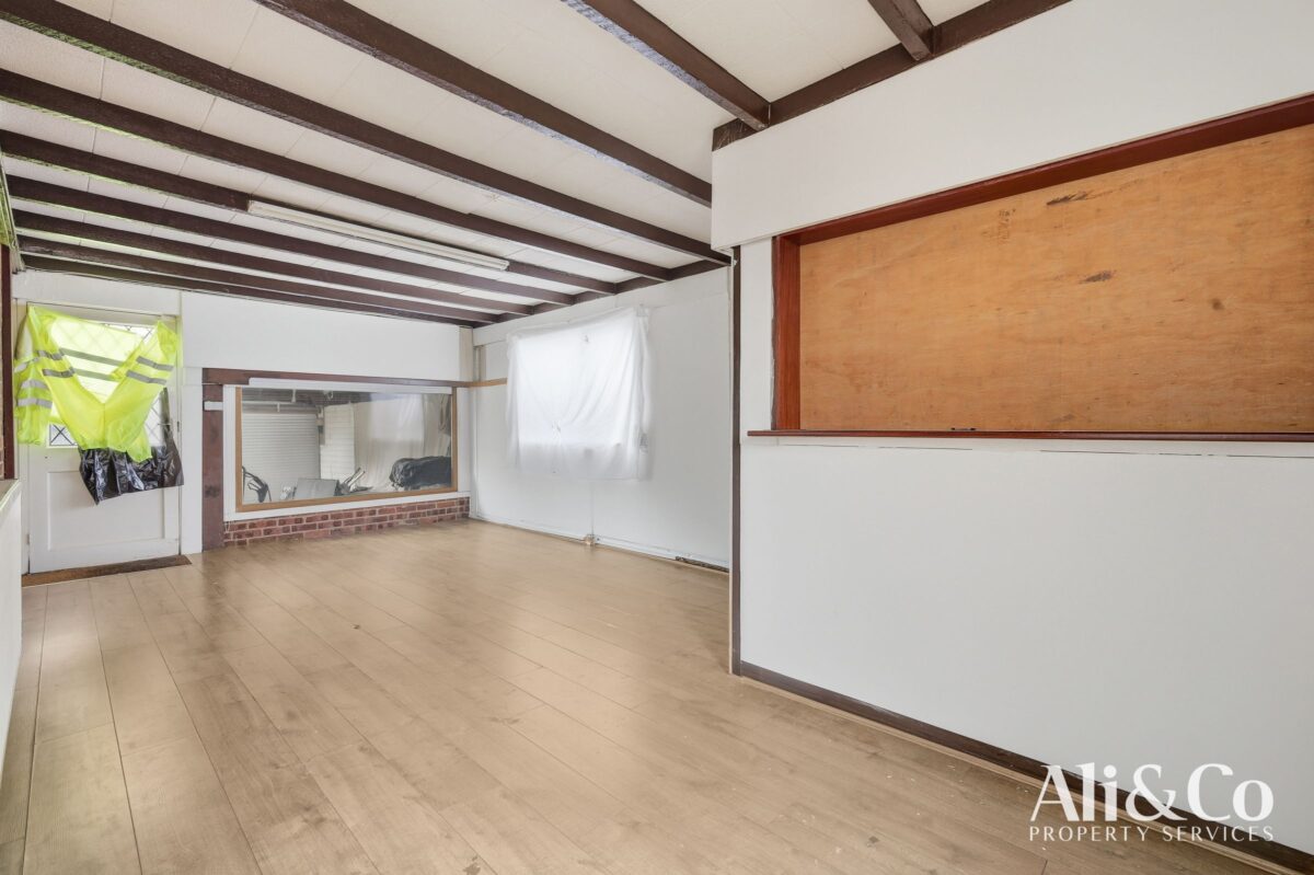 Waverley Gardens, Grays