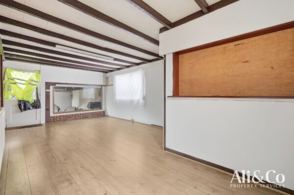 Waverley Gardens, Grays