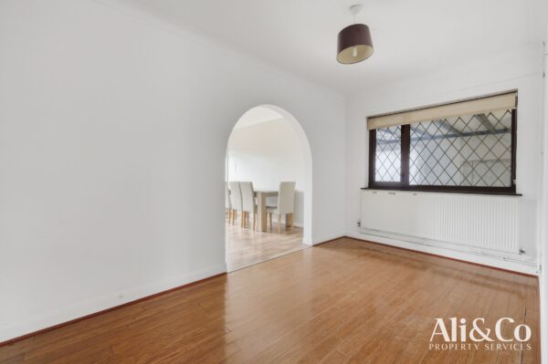 Waverley Gardens, Grays