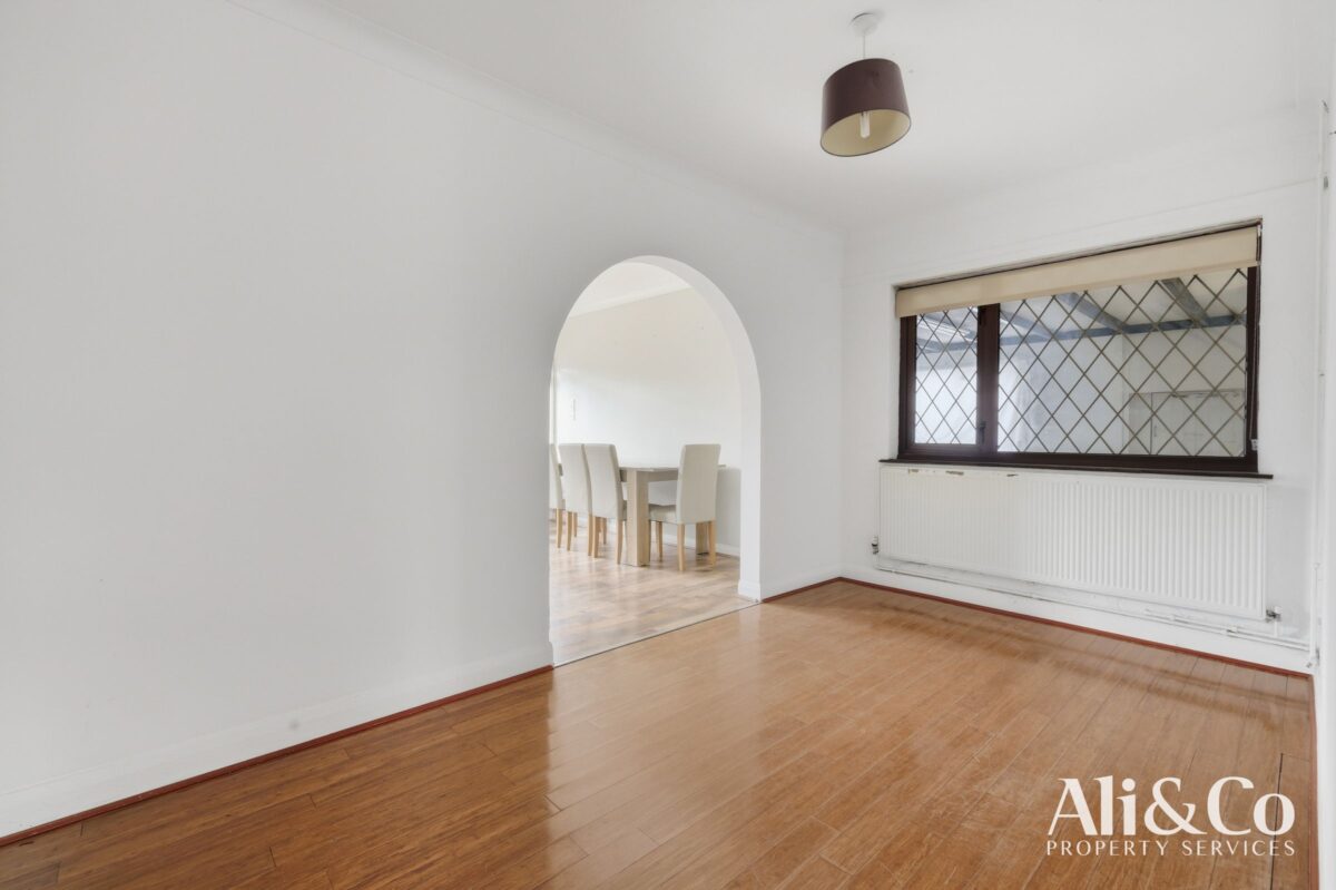 Waverley Gardens, Grays