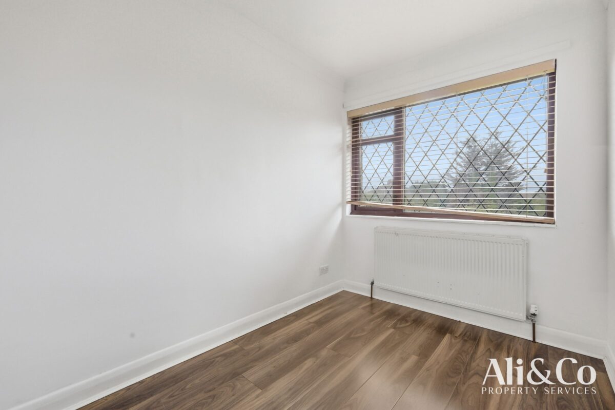 Waverley Gardens, Grays