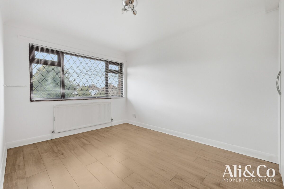 Waverley Gardens, Grays