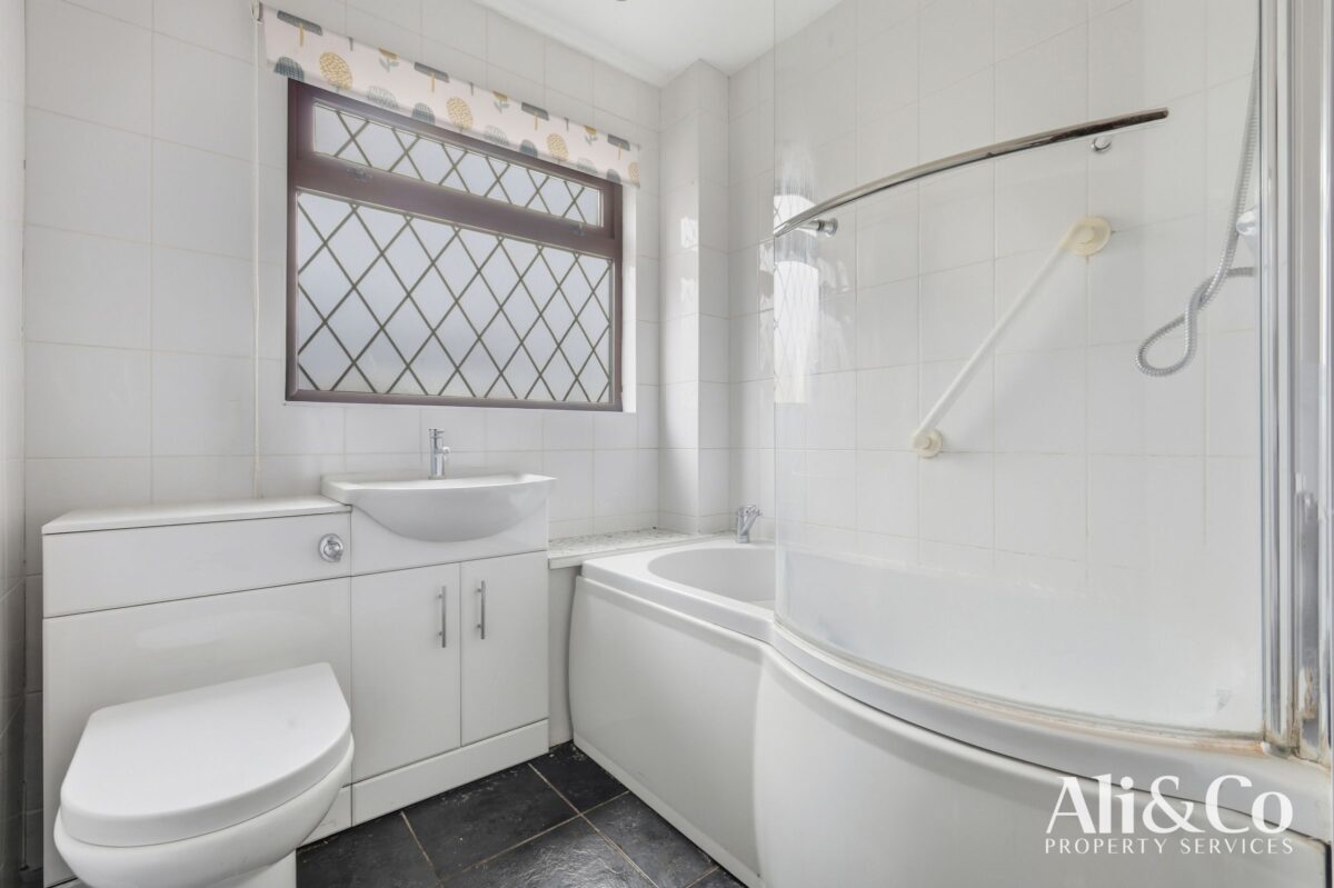 Waverley Gardens, Grays