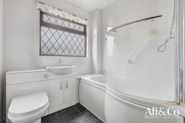 Waverley Gardens, Grays