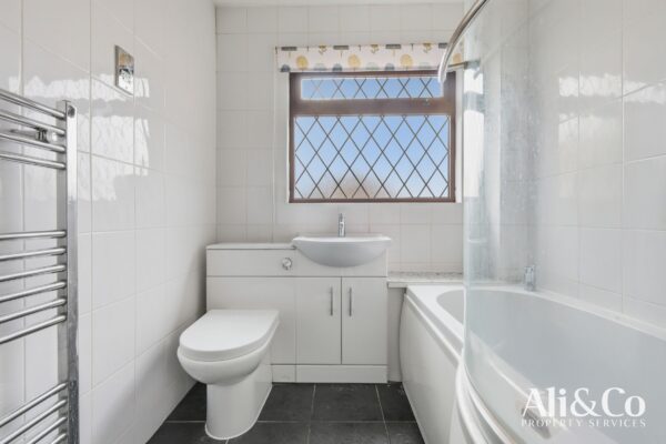 Waverley Gardens, Grays