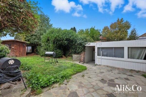 Waverley Gardens, Grays