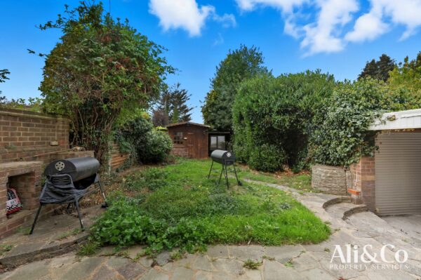 Waverley Gardens, Grays