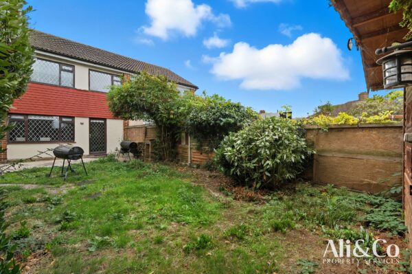 Waverley Gardens, Grays