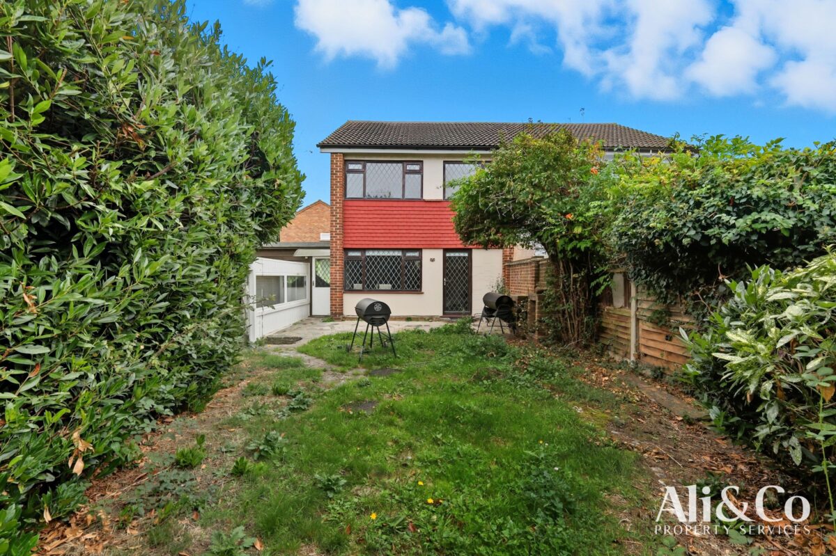 Waverley Gardens, Grays