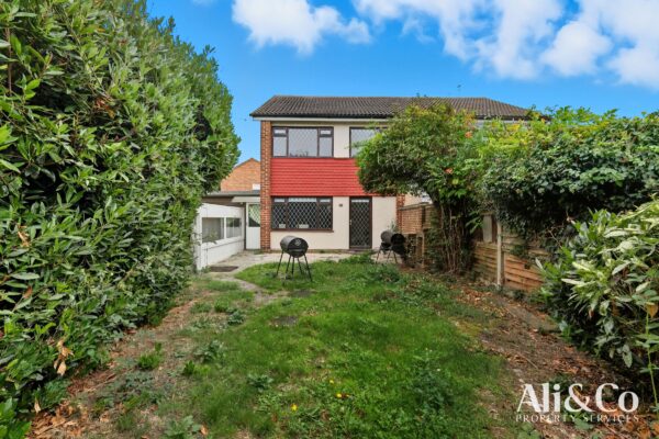 Waverley Gardens, Grays