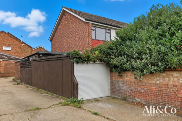 Waverley Gardens, Grays