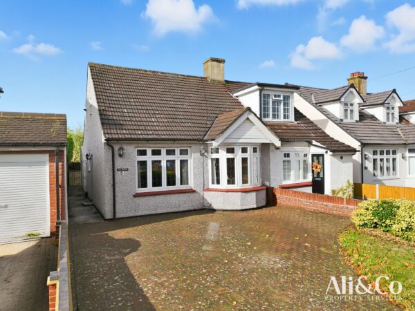 Connaught Avenue, Grays