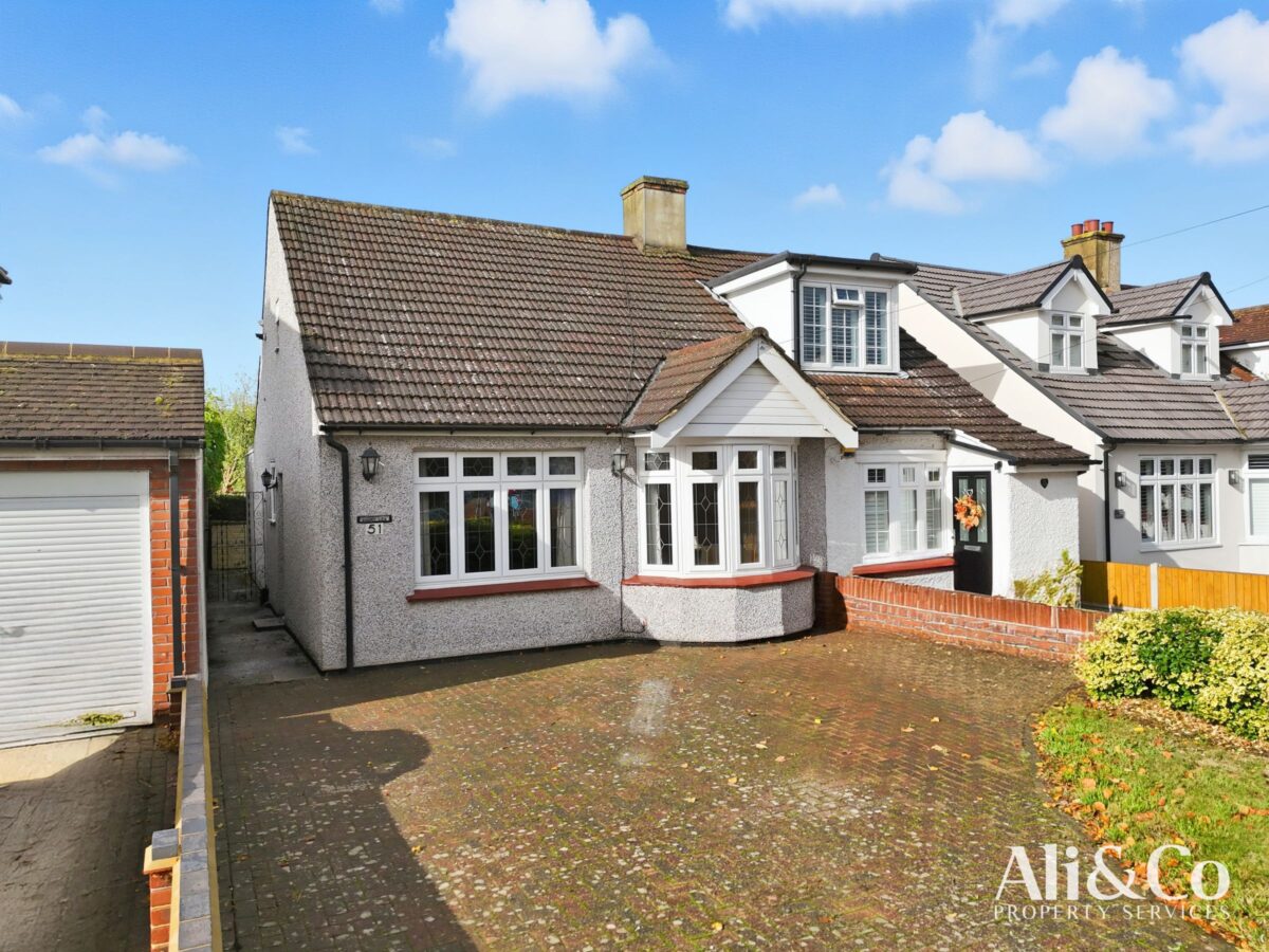 Connaught Avenue, Grays