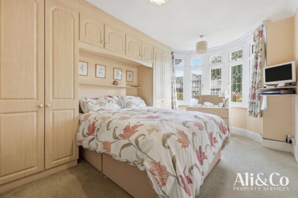 Connaught Avenue, Grays