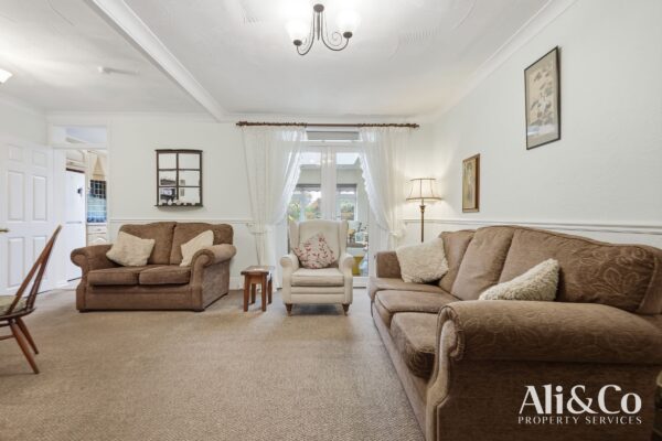 Connaught Avenue, Grays