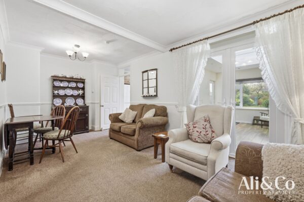 Connaught Avenue, Grays