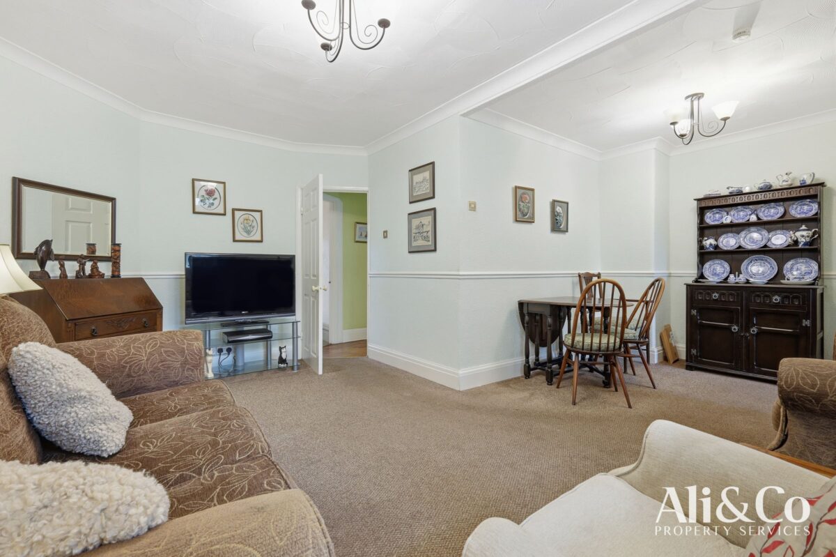 Connaught Avenue, Grays