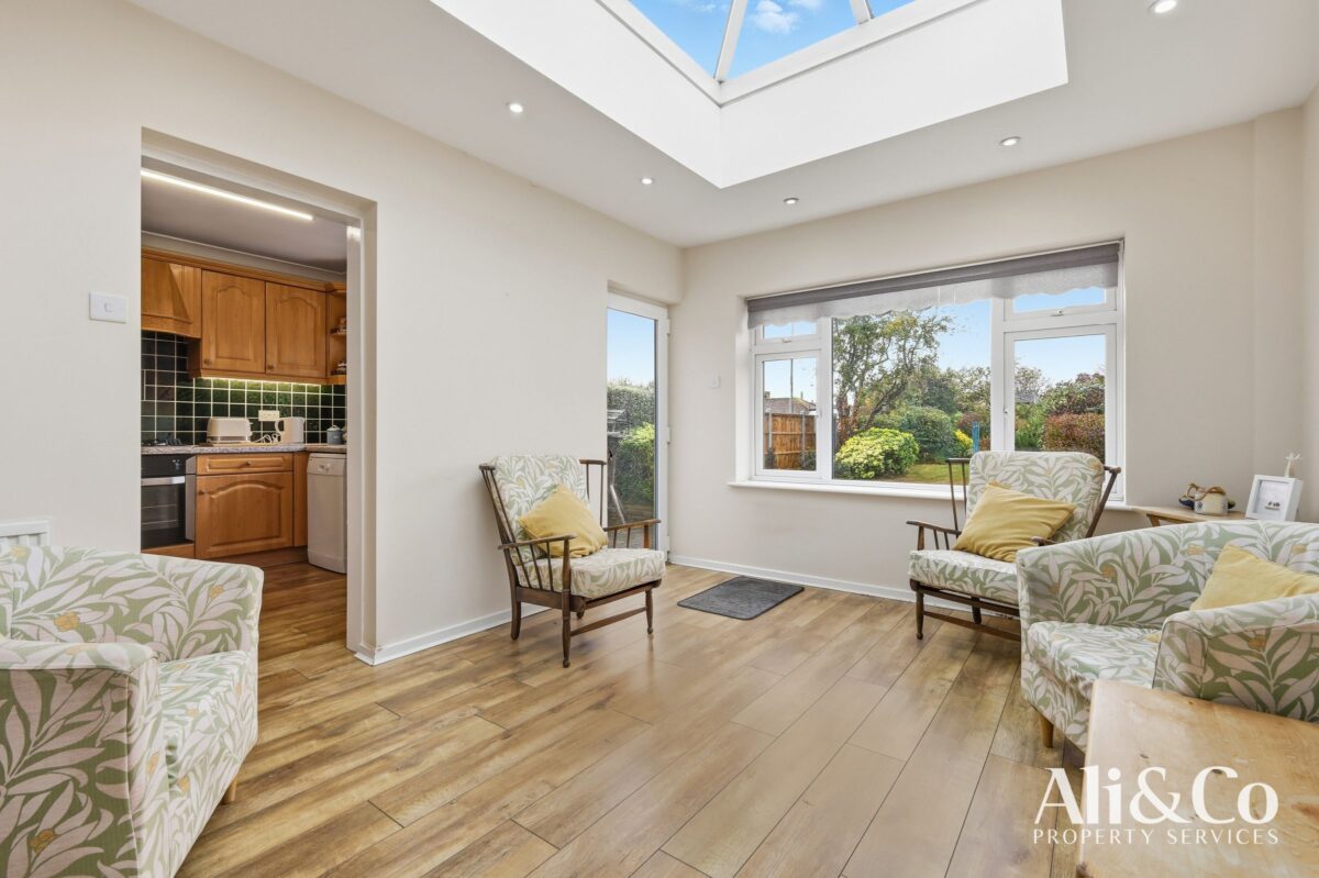 Connaught Avenue, Grays