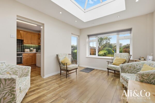 Connaught Avenue, Grays