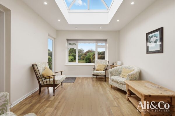 Connaught Avenue, Grays