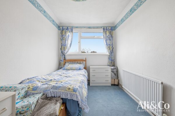 Connaught Avenue, Grays