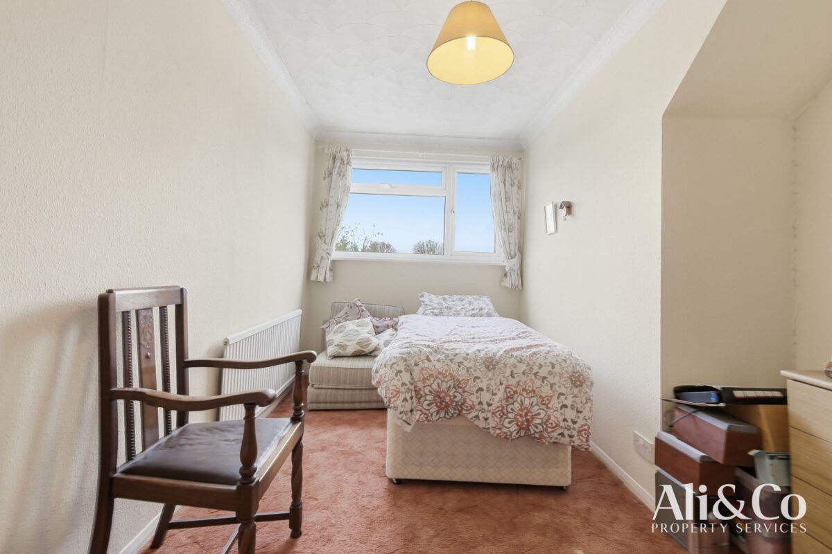 Connaught Avenue, Grays