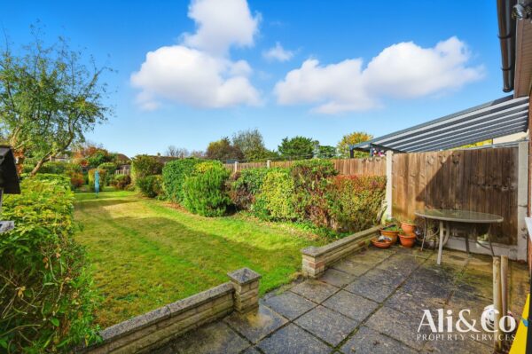 Connaught Avenue, Grays