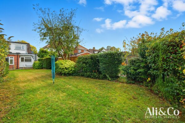 Connaught Avenue, Grays