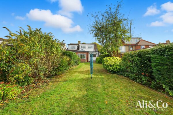 Connaught Avenue, Grays