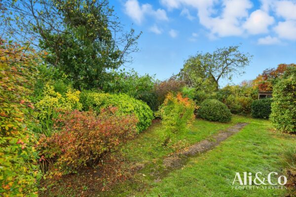 Connaught Avenue, Grays