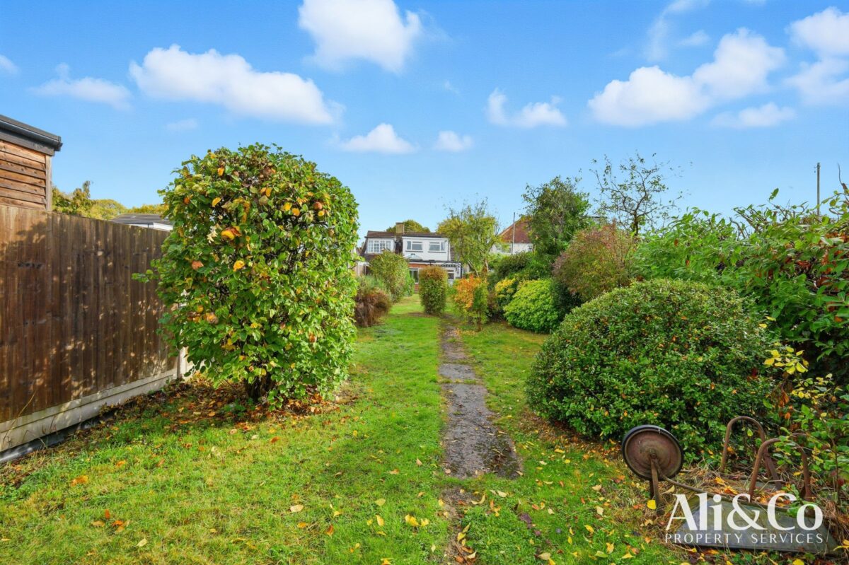 Connaught Avenue, Grays