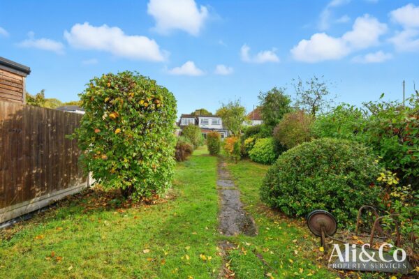 Connaught Avenue, Grays