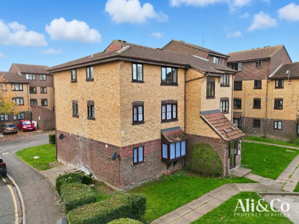 Conway Gardens, Grays