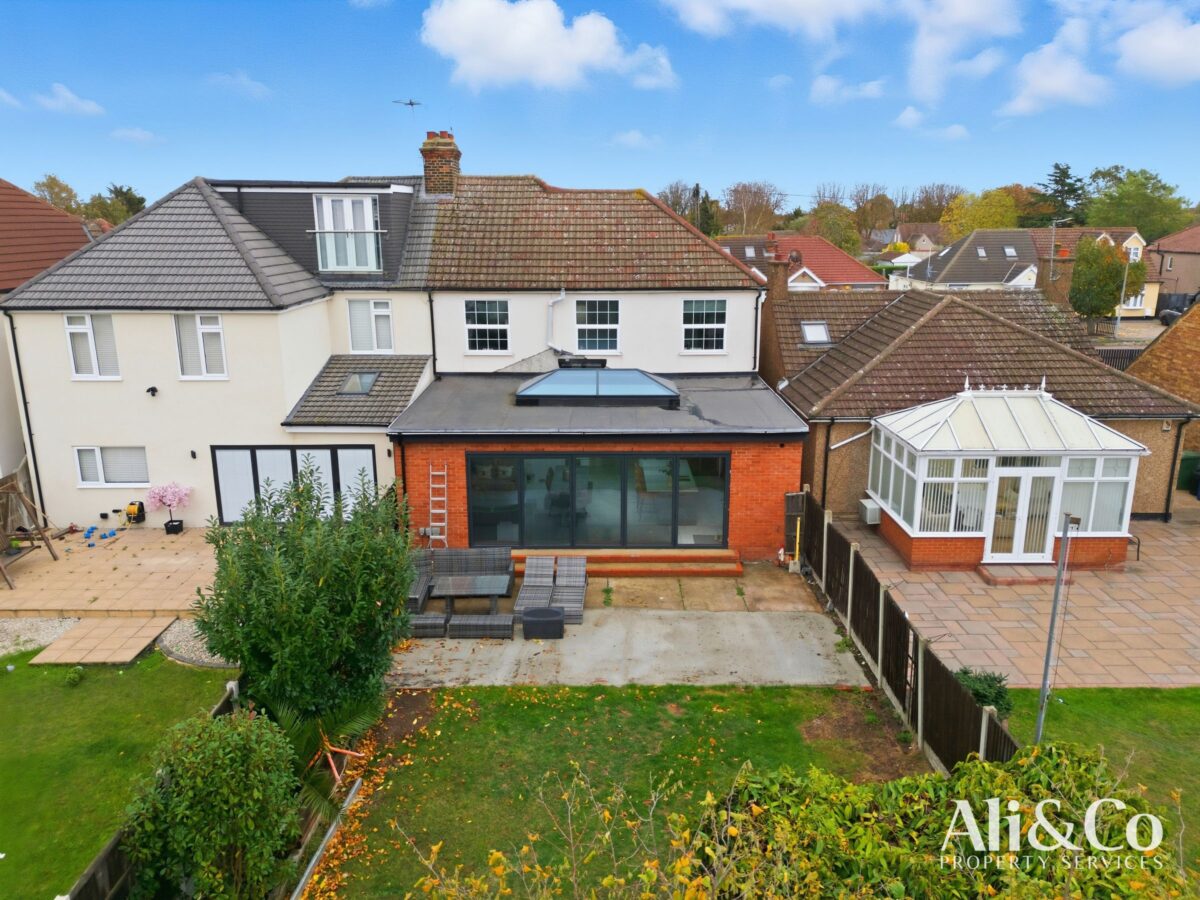 Windsor Avenue, Grays