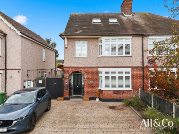 Victoria Avenue, Grays