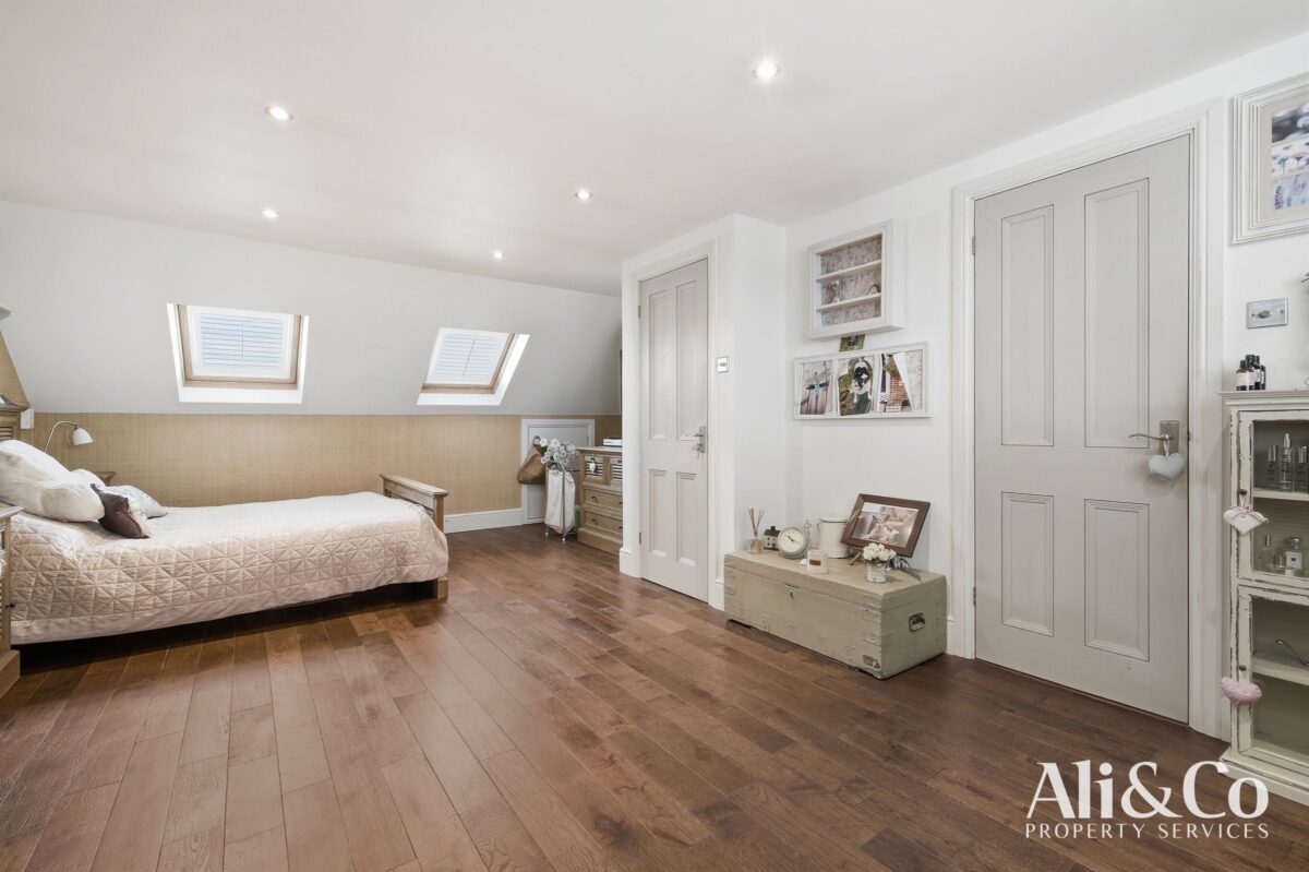 Victoria Avenue, Grays