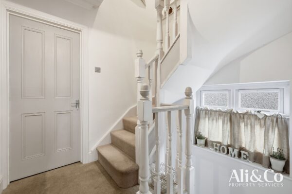 Victoria Avenue, Grays