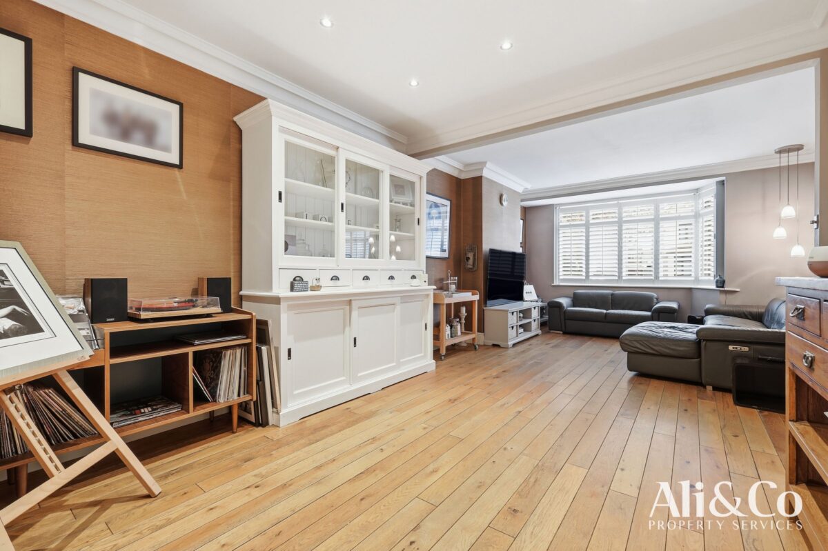 Victoria Avenue, Grays