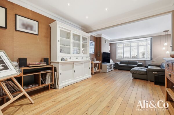 Victoria Avenue, Grays