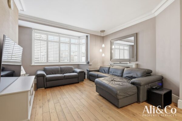 Victoria Avenue, Grays