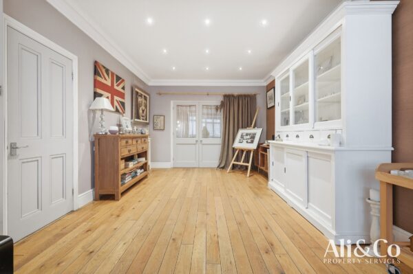 Victoria Avenue, Grays