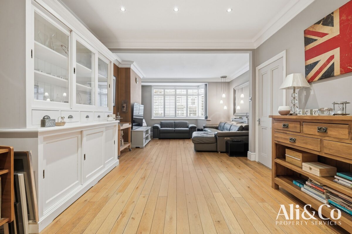 Victoria Avenue, Grays