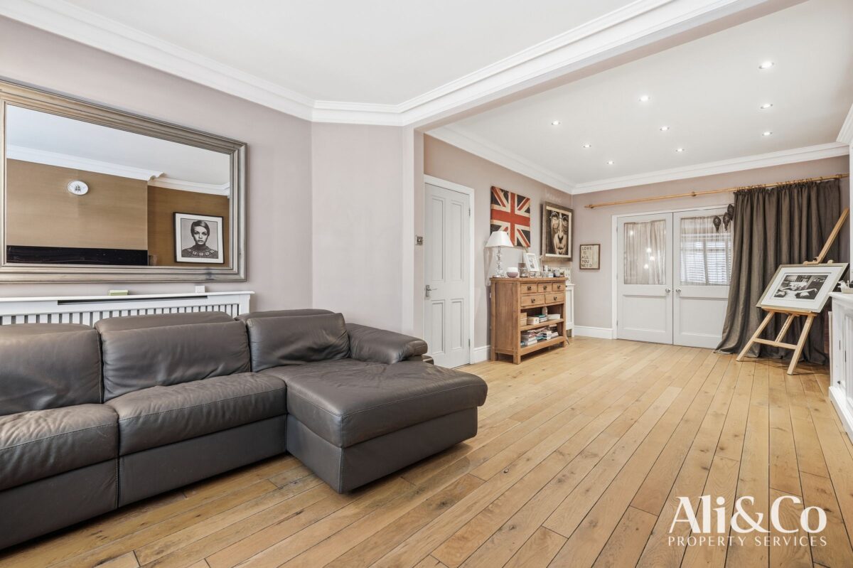 Victoria Avenue, Grays