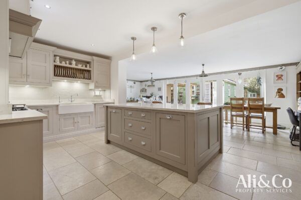 Victoria Avenue, Grays