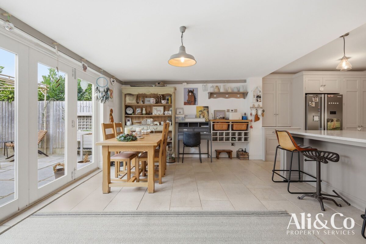 Victoria Avenue, Grays