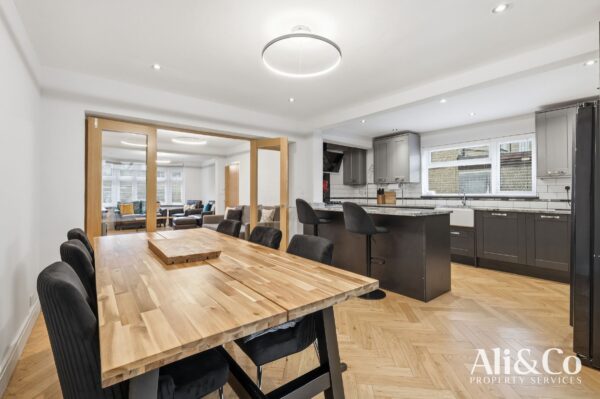 Bradleigh Avenue, Grays