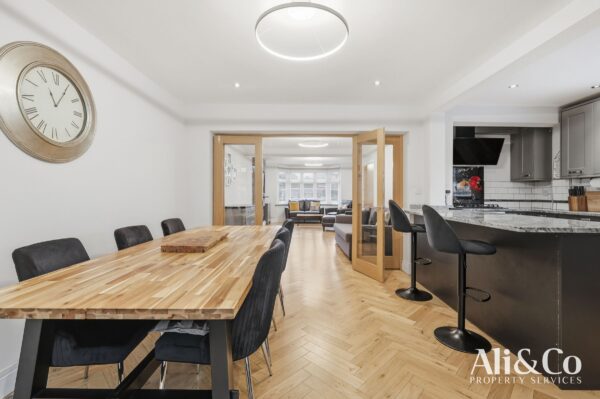 Bradleigh Avenue, Grays