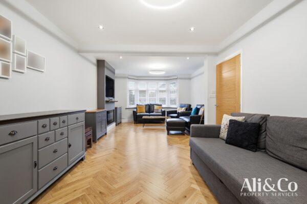 Bradleigh Avenue, Grays